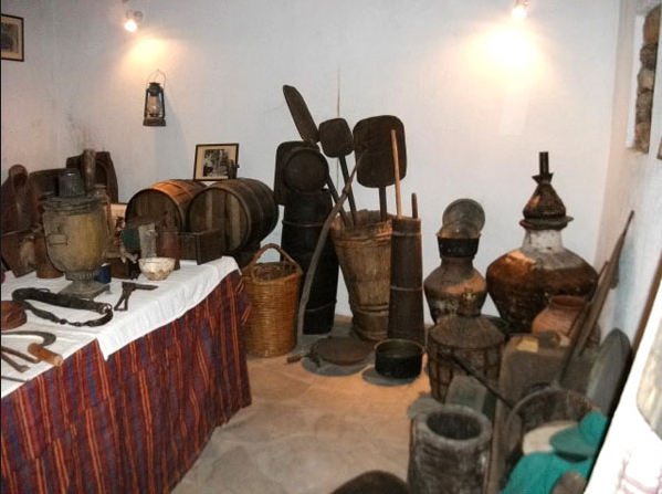 theologos-folklore-museum-antiques